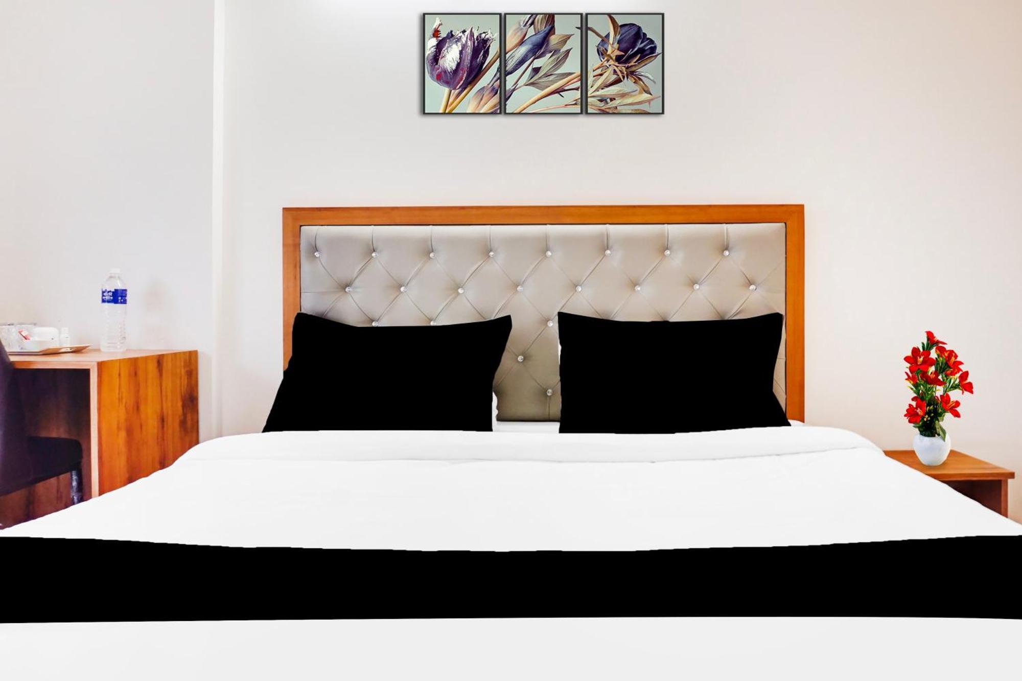 Super Townhouse Lohegaon Near Pune Airport Formerly Landmark Regency Lohogaon Exterior photo