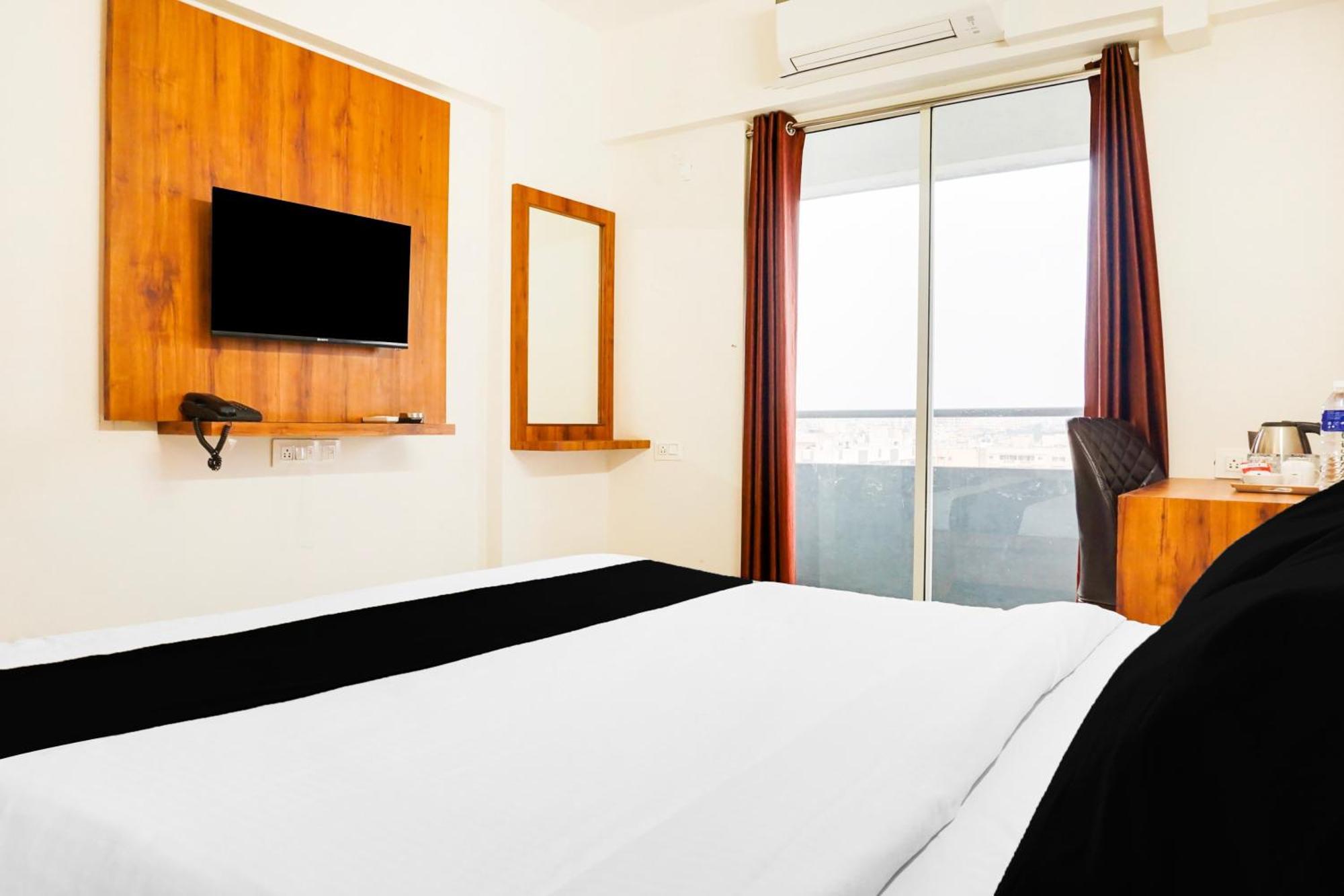 Super Townhouse Lohegaon Near Pune Airport Formerly Landmark Regency Lohogaon Exterior photo